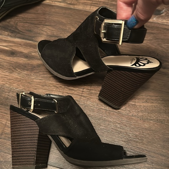 Fergalicious Ladies dress shoes size 7 - Picture 2 of 3